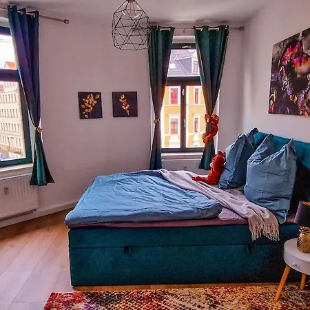 Monkey Magic Mansion 2 Bedroom Next To Tram And Apartment