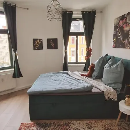 Monkey Magic Mansion 2 Bedroom Next To Tram And Apartment